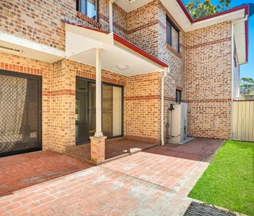 Air-Conditioned Three-Bedroom Townhouse with Ensuite, Gas Cook-Top ... - Photo 2