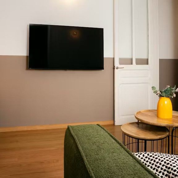 Carrer de Sant Lluís, Barcelona, Catalonia 08012 - Photo 1