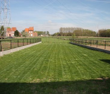 Moderne driegevelwoning met afgesloten tuin en centrale ligging - Photo 4