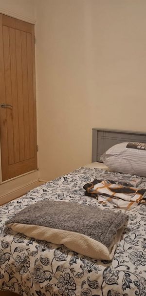 Room in a Shared House, Stockfield Road, B25 - Photo 1