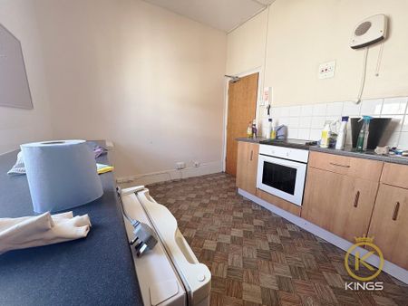 3 bedroom apartment to rent - Photo 2