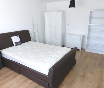 4 bedroom semi-detached house to rent - Photo 5