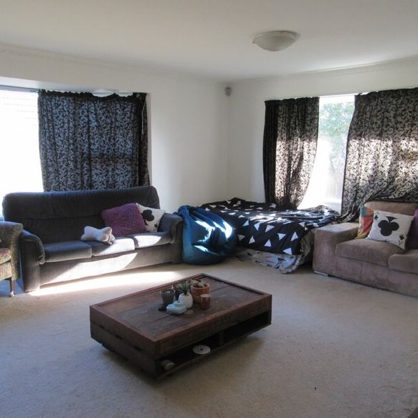 6 BEDROOMS, 2 BATHROOMS, LARGE DOUBLE GARAGE, AMPLE PRIVACY - Photo 1