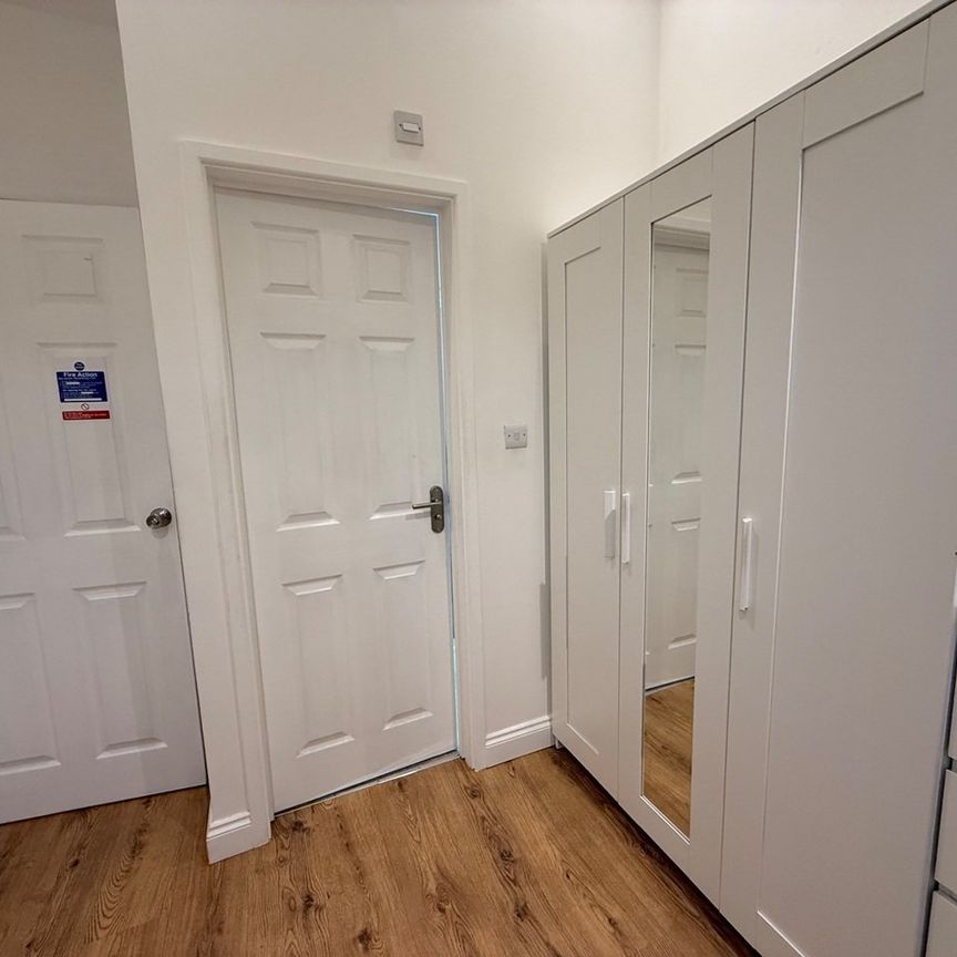 Room in a Shared House, Dunraven Avenue, LU1 - Photo 1