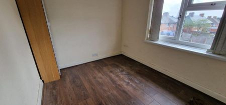 4 bedroom semi-detached house to rent - Photo 5