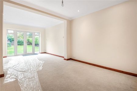 A detached four bedroom bungalow situated within the Village of Ickenham, Uxbridge. - Photo 4