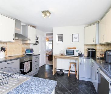 3 bedroom detached house to rent - Photo 4