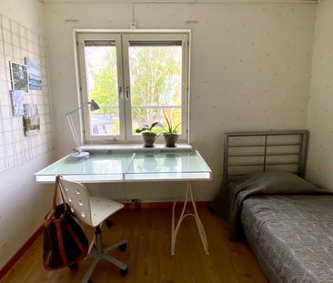 Trivsamt parhus i lugnt område nära kommunikationer. - Photo 4