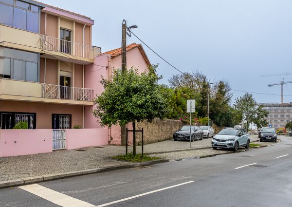 2+1 Bedroom Apartment in Canidelo (Remodeled)