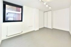 High Road, N12, London - Photo 1
