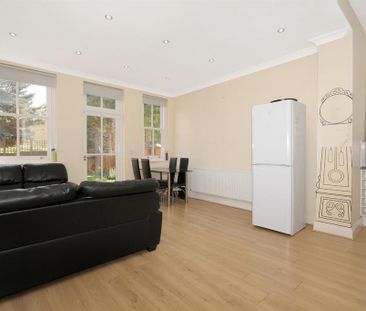 3 bedroom flat to rent - Photo 3