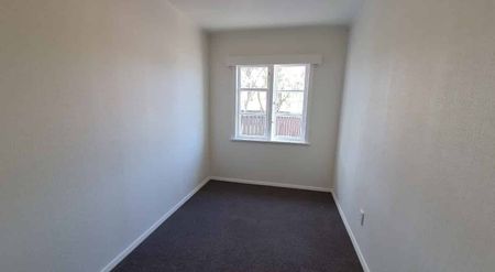 Spacious, Renovated 3 Bedroom Home – Ready to Move - Photo 3