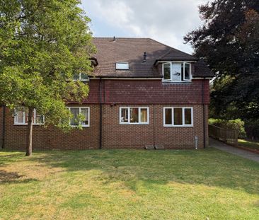 Unfurnished One Bedroom Apartment to Let in Godalming - Photo 3