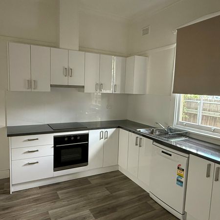 Charming Country Living in Dubbo - 3 Bedroom Home for Rent - Photo 3