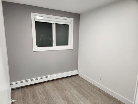 2 Bedroom - Photo 2