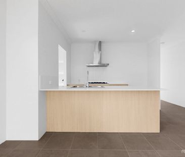 BRIGHT, BALANCED AND BEAUTIFULLY DESIGNED - Photo 5