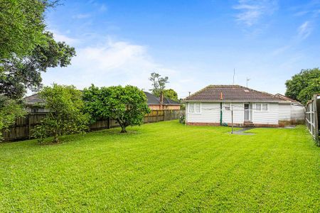 Charming 3BR Home in Te Atatu Peninsula - Photo 2