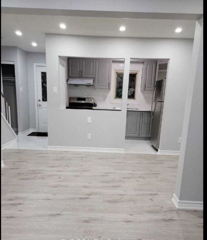 For Lease - 40 Gladstone Square, Brampton, Ontario - Photo 4