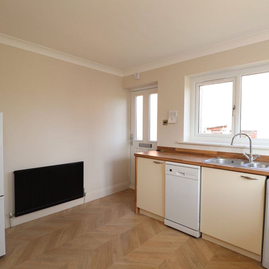3 bedroom semi-detached house to rent - Photo 1