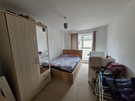 Peterborough - Photo 2