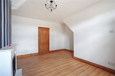 2 bedroom end of terrace house to rent - Photo 4