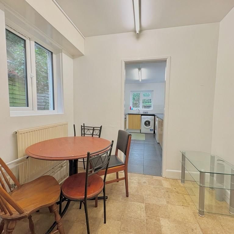 5 bedroom semi-detached house to rent - Photo 1