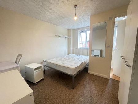 4 bedroom terraced house to rent - Photo 4