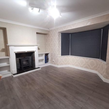 3 bedroom end of terrace house to rent - Photo 2