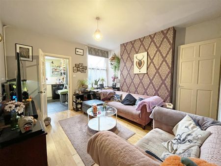 3 bedroom End of terrace house to rent - Photo 2