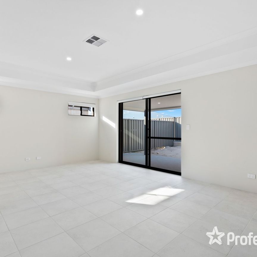 Modern 4-Bedroom Home! - Photo 1