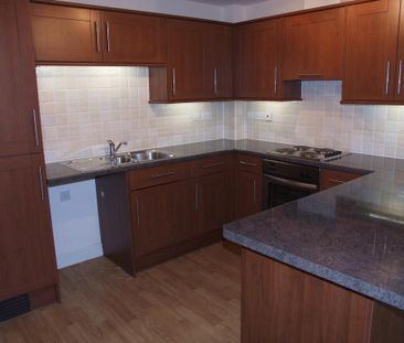 2 bedroom flat to rent - Photo 2