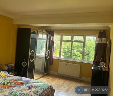 1 bedroom in a flat share to rent - Photo 3