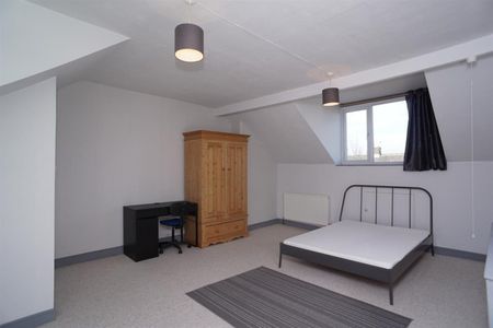 3 bedroom House To Let - Photo 2