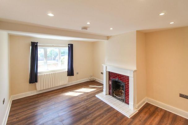 2 bedroom end of terrace house to rent - Photo 1