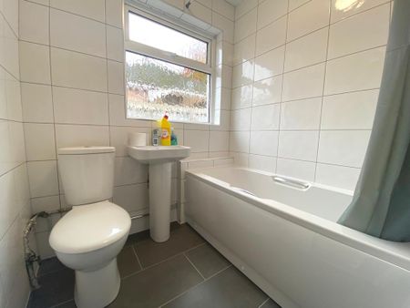 2 bedroom semi-detached bungalow to rent - Photo 3