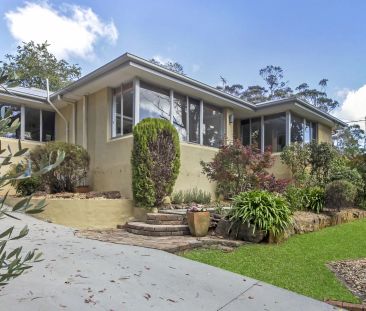 Stylish Family Home with Modern Comforts! - Photo 2