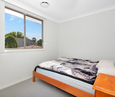 Bright & Modern 4-Bedroom Townhouse with Secure Parking - Photo 3