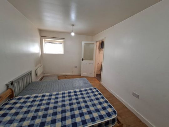 1 Bed Flat, Silver St, N18 - Photo 1