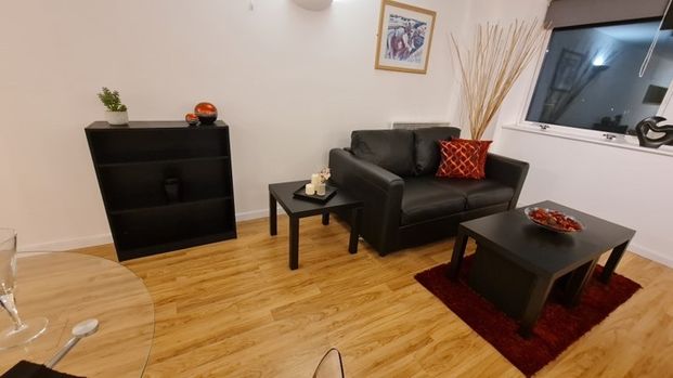 1 Bed Flat, Marco Island, NG1 - Photo 1