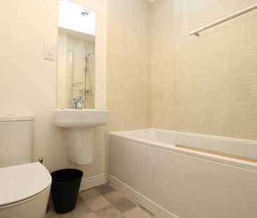 6 bedroom terraced house to rent - Photo 2