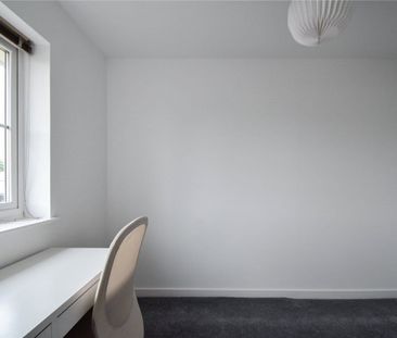 Well presented two bedroom apartment to rent with excellent access ... - Photo 6