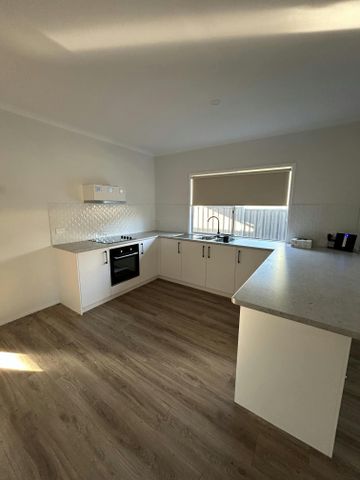Tidy 2 Bedroom House in Oxley Vale - Photo 5