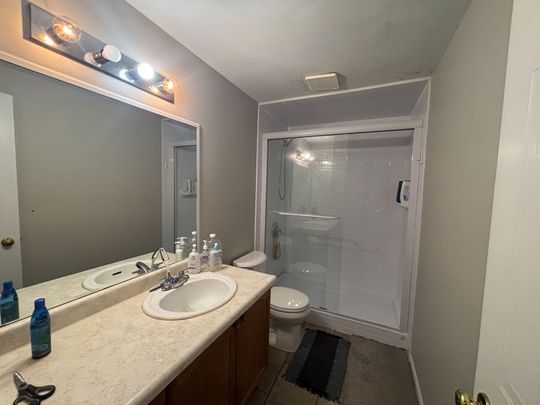 For Lease - 511 Admiral Drive Unit# 17, London East, Ontario - Photo 1