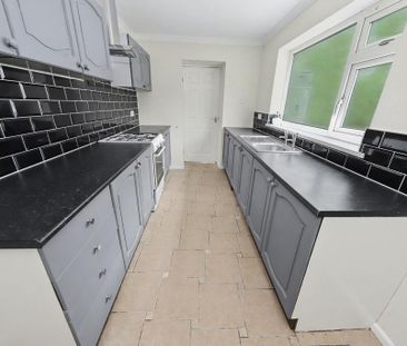 2 bedroom terraced house to rent - Photo 4