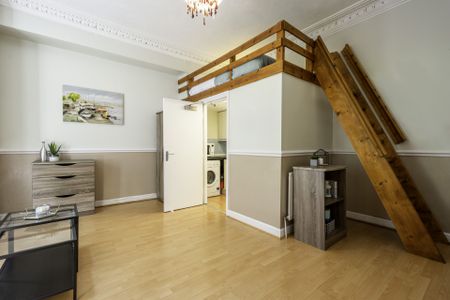 Flat 2, 229 HYDE PARK ROAD Leeds - LS6 1AH - Photo 3