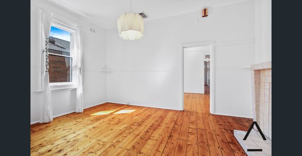 Charming Two-Bedroom Residence in the Heart of St Peters - Photo 1