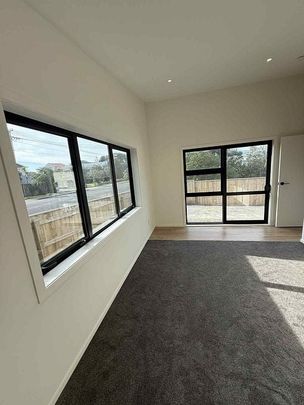 New build by the beach - Photo 1