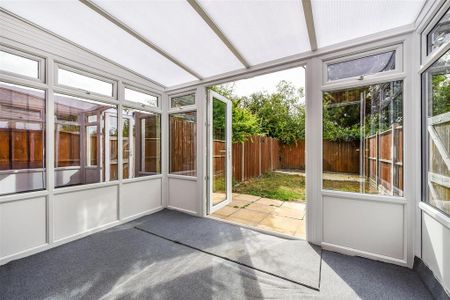 3 bedroom end of terrace house to rent - Photo 2