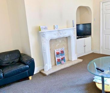 2 bedroom ground floor flat to rent - Photo 2