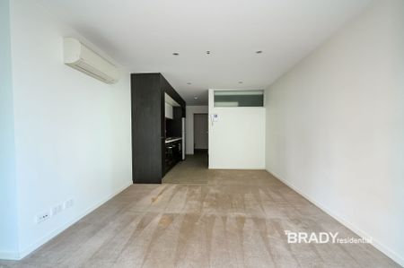 807/5 Sutherland Street, Melbourne - Photo 3